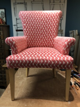 Nieuwe roze stoel